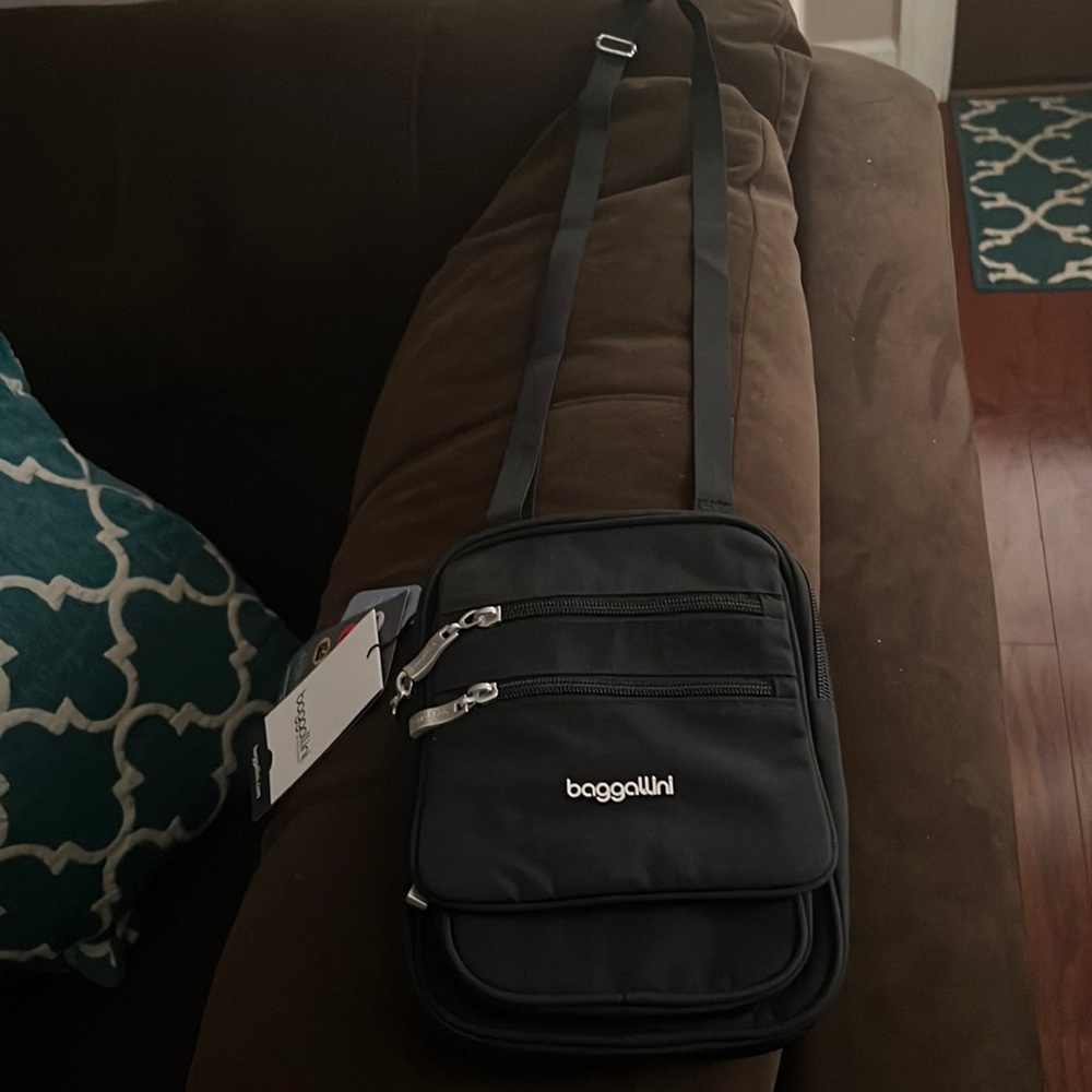 Baggallini crossbody bag